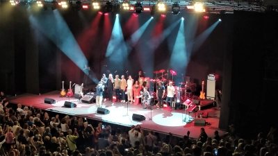 INCOGNITO IN CONCERTO E IL TEATRO ROMANO DI VERONA BALLA | RADIO GARDA